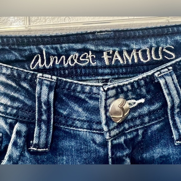 Almost Famous Bleached Distressed Skinny Jeans - Size 0 (25" waist) - Picture 10 of 11